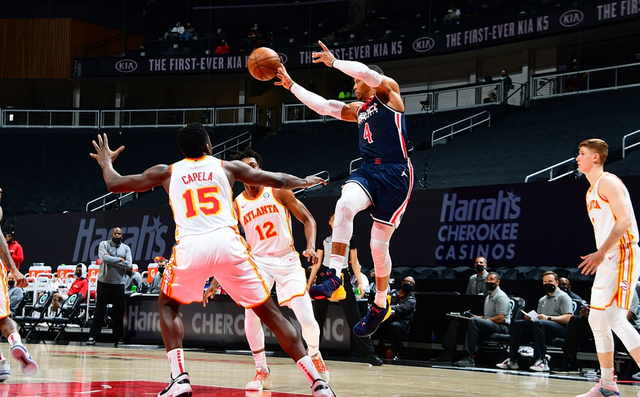  老鹰官宣续约核心控卫  